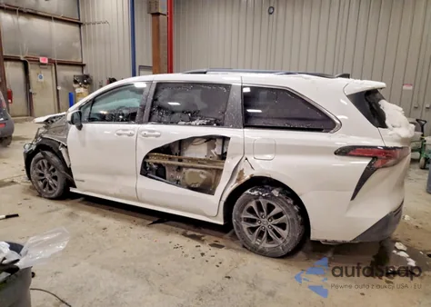 2021 Toyota Sienna Le z USA, uszkodzony, nr VIN 5TDKRKEC5MS058699